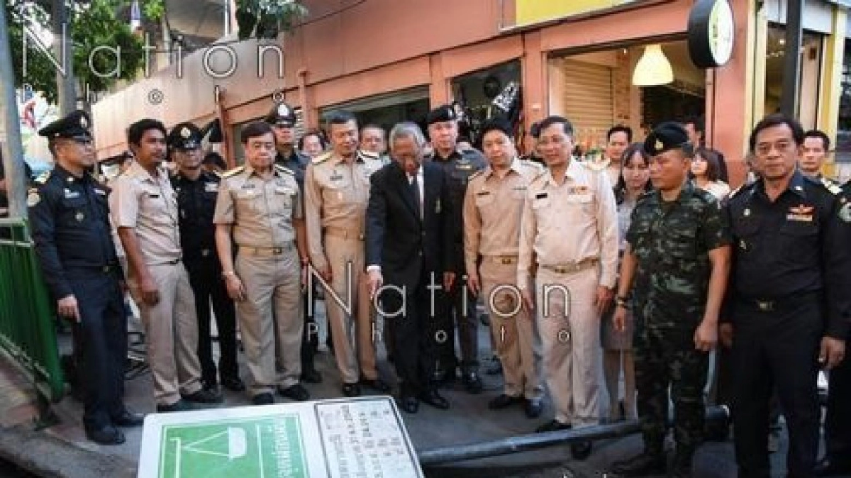 ส่งเทศกิจ-ทหารนับร้อยลุยเคลียร์แผงลอยหน้าราม 
