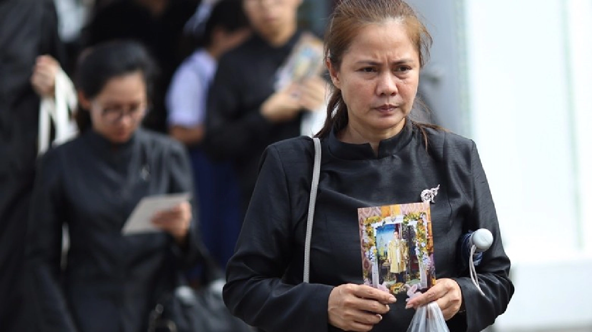 เปลี่ยนภาพที่ระลึกงานพระบรมศพ