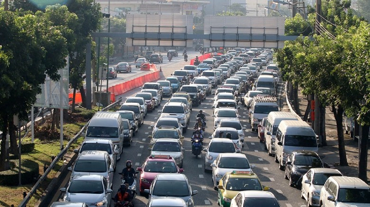 ทดลองปิดสะพานข้ามแยกรัชโยธิน ให้ปชช.ลองเปลี่ยนเส้นทาง