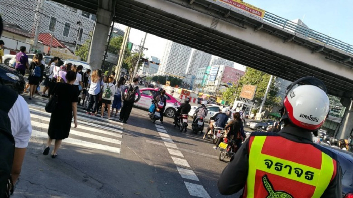 ผลพวงปิดสะพานข้ามแยกรัชโยธินทำรถติดสาหัส