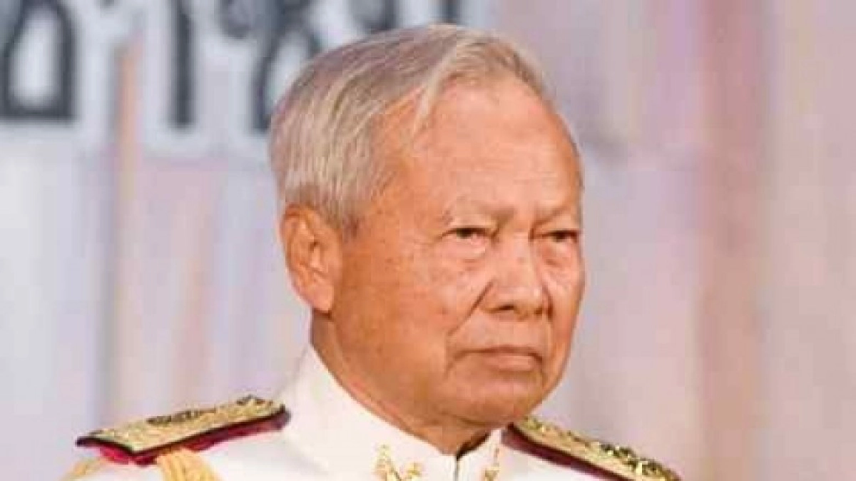 “เปรม”นำประมุข3ฝ่าย อัญเชิญพระบรมฯขึ้นทรงราชย์ “เปรม”นำประมุข3ฝ่าย อัญเชิญพระบรมฯขึ้นทรงราชย์