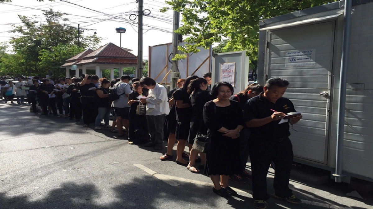 “ปชช.”แห่จองคิวซื้อ“เหรียญกษาปณ์ที่ระลึก”