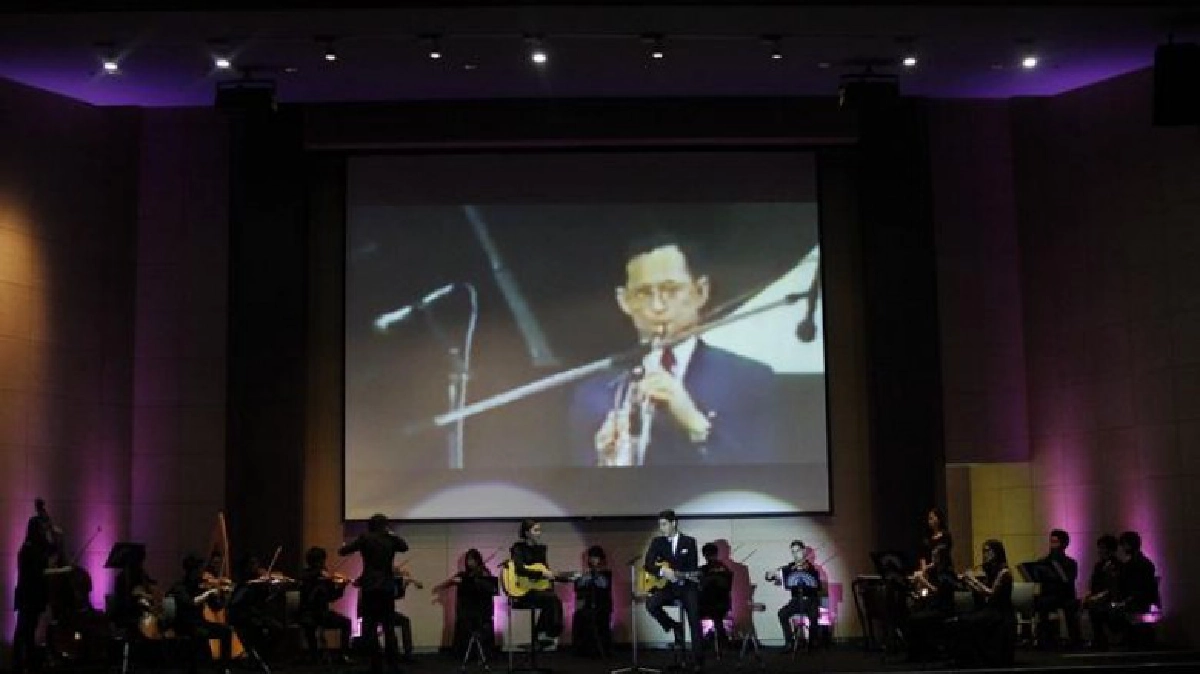 ละครเทิดพระเกียรติเรื่อง เพลงแห่งแสงตะวัน