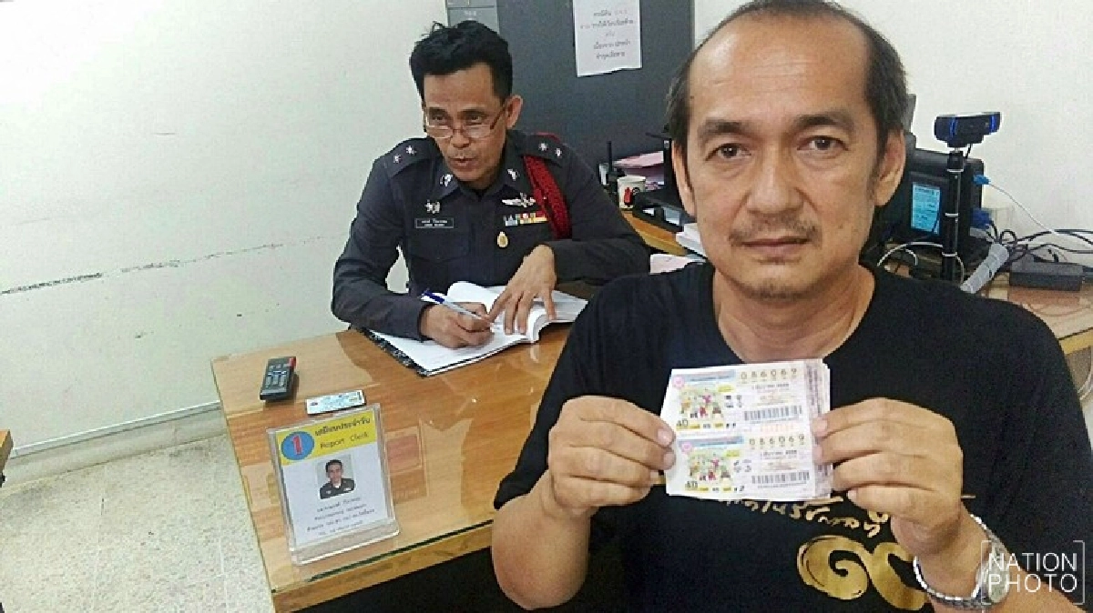 พ่อค้าน้ำปั่นเฮ! ถูกหวยรางวัลที่ 1 พ่อค้าน้ำปั่นเฮ! ถูกหวยรางวัลที่ 1