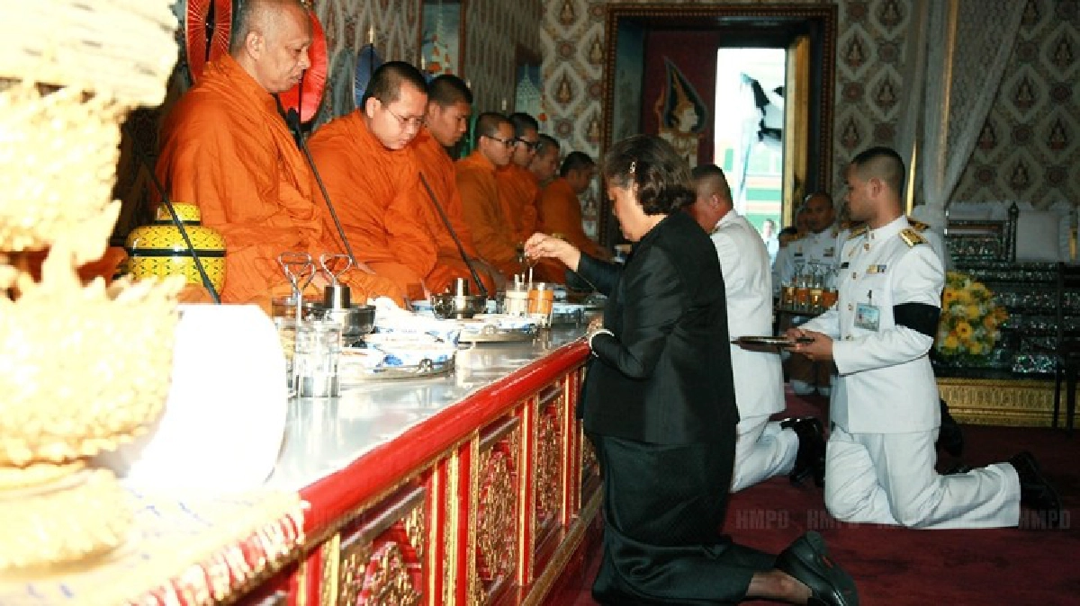 สมเด็จพระเทพ ทรงบำเพ็ญพระราชกุศลพระบรมศพ