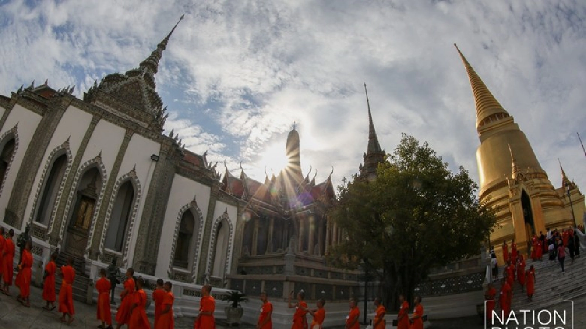 ปชช. เข้าสักการะพระบรมศพเนืองแน่น ปชช. เข้าสักการะพระบรมศพเนืองแน่น