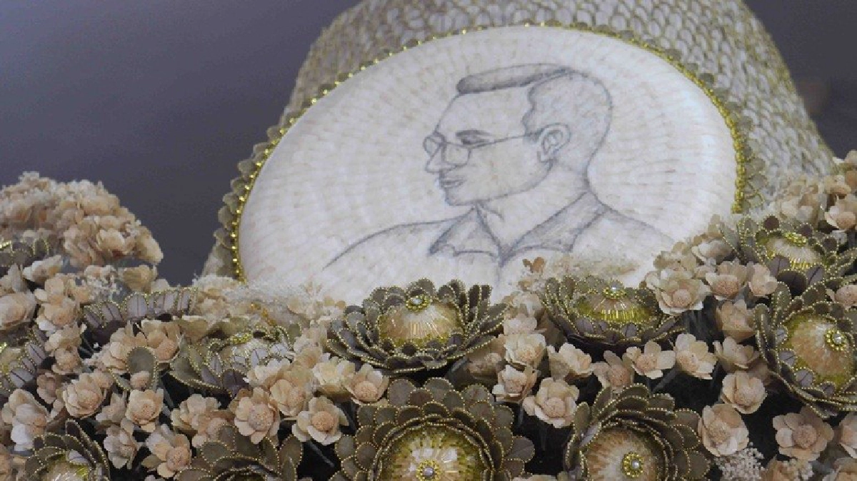 ประดิษฐ์บุปผาอาลัย รัชกาลที่ 9 ที่ใหญ่ที่สุดในโลก