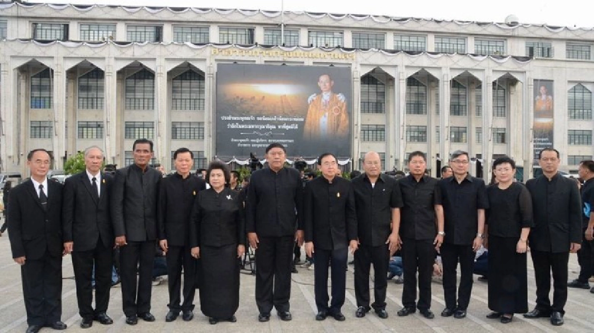 กทม. จัดทำบุญตักบาตร วันคล้ายวันเฉลิมพระชนมพรรษา ร.9 กทม. จัดทำบุญตักบาตร วันคล้ายวันเฉลิมพระชนมพรรษา ร.9