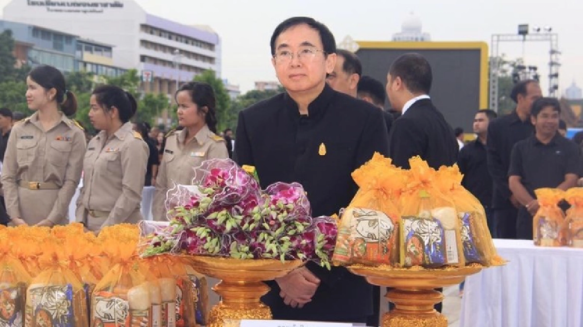 วธ. ตักบาตรพระสงฆ์ 189 รูป พร้อมเปิดงานวันพ่อแห่งชาติ