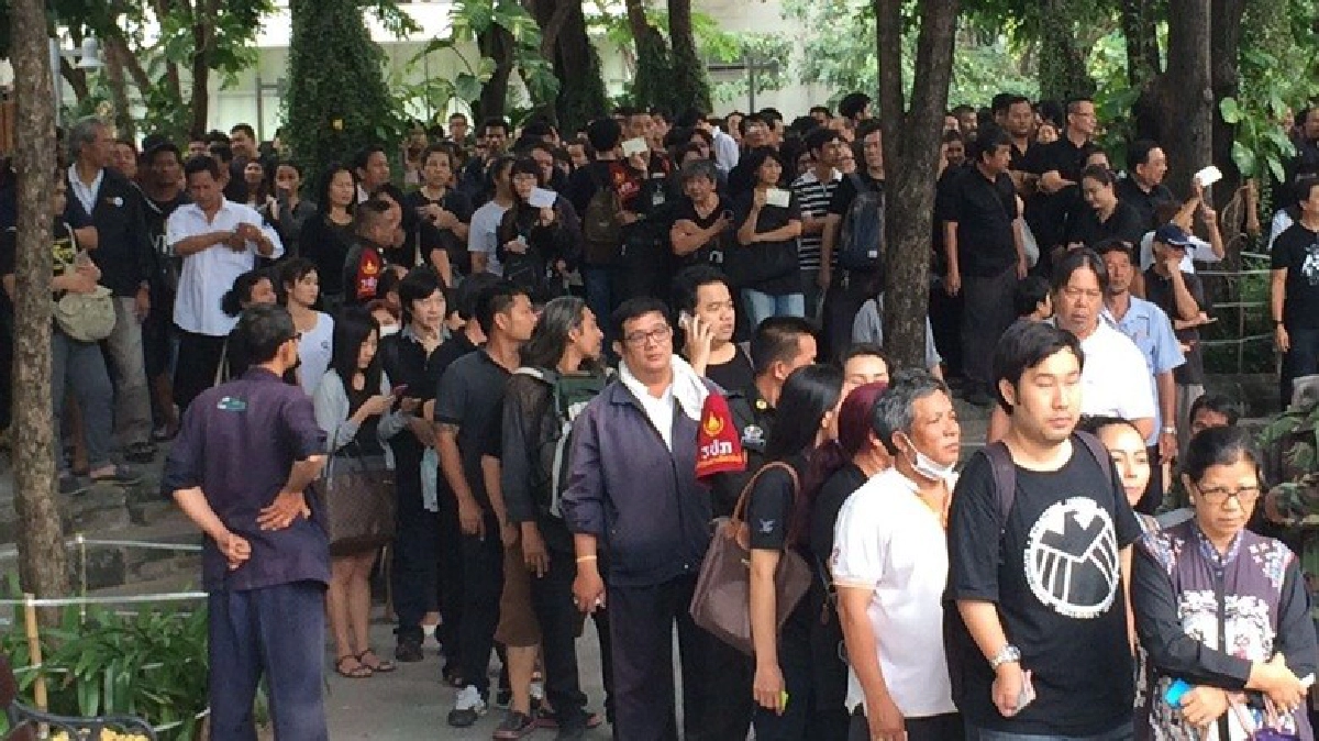 คิวแน่น!แลกเหรียญ50ปีบีโอไอ คิวแน่น!แลกเหรียญ50ปีบีโอไอ
