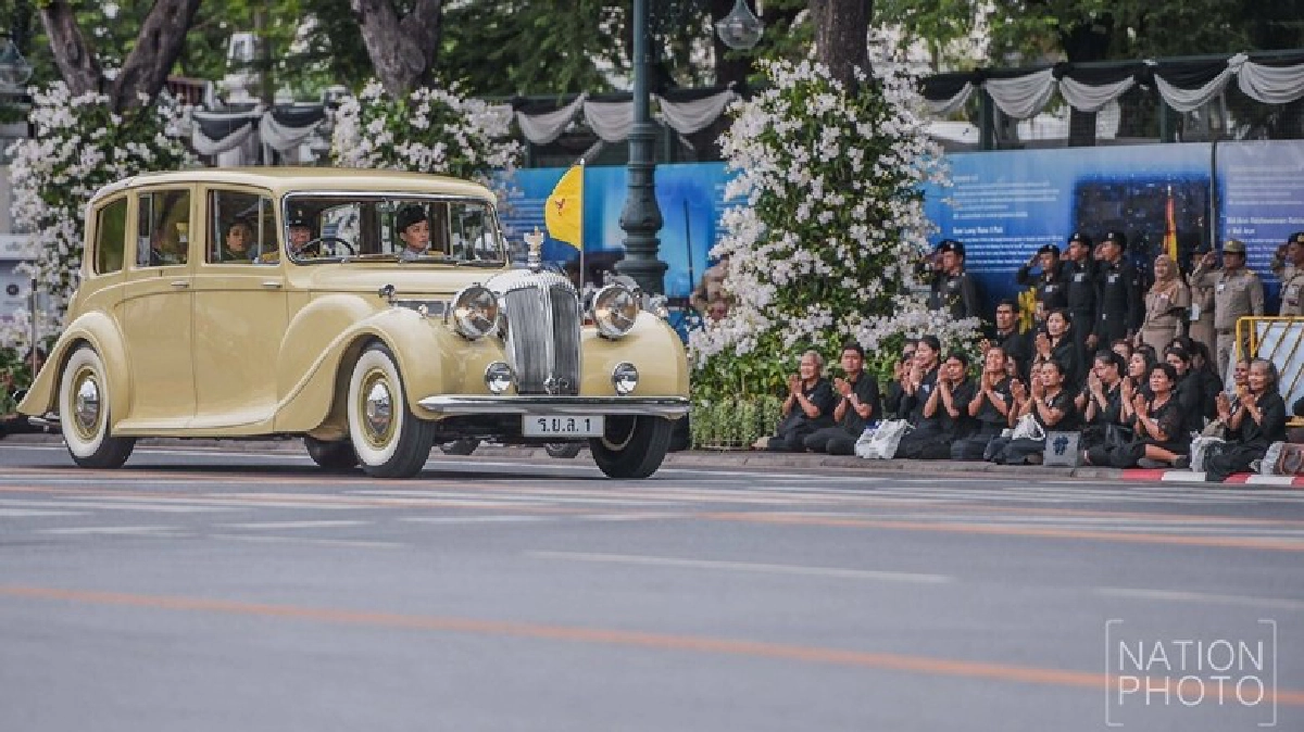 สมเด็จพระเจ้าอยู่หัวทรงบำเพ็ญพระราชกุศลทักษิณานุปทาน สมเด็จพระเจ้าอยู่หัวทรงบำเพ็ญพระราชกุศลทักษิณานุปทาน