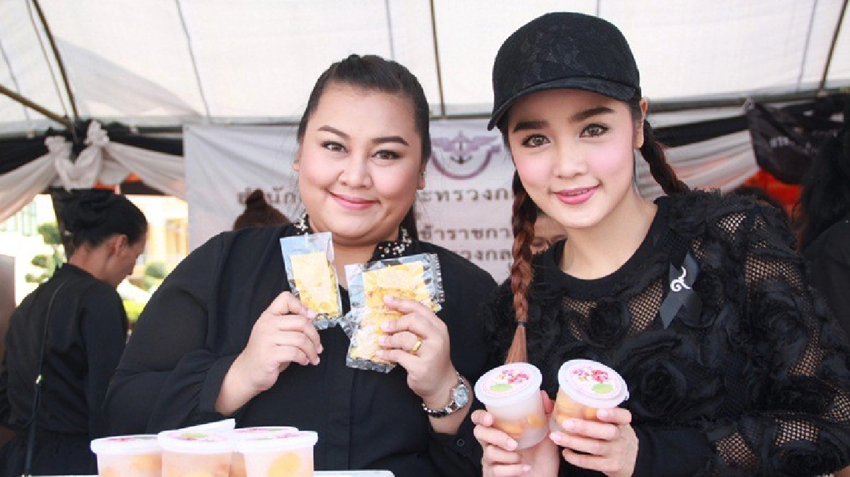 กระแต-กระต่าย อาร์สยาม สานต่อกิจกรรมจิตอาสาที่สนามหลวง กระแต-กระต่าย อาร์สยาม สานต่อกิจกรรมจิตอาสาที่สนามหลวง