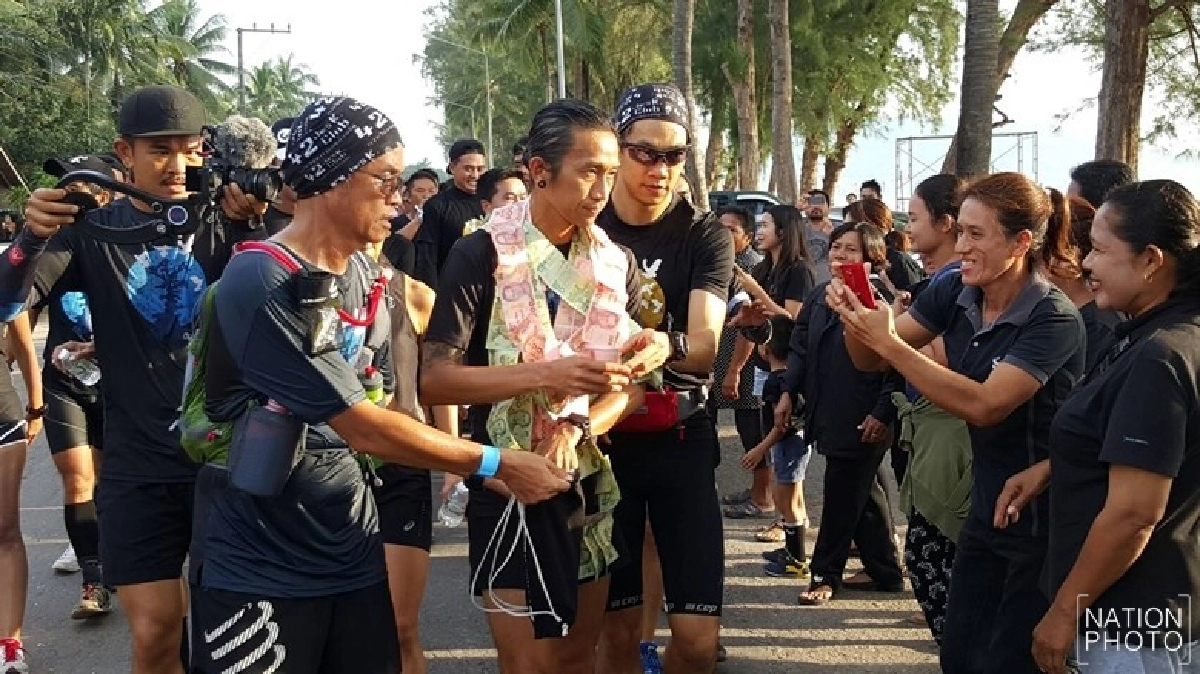 ‘ตูน บอดี้สแลม’ออกวิ่ง40กม.สุดท้าย ‘ตูน บอดี้สแลม’ออกวิ่ง40กม.สุดท้าย