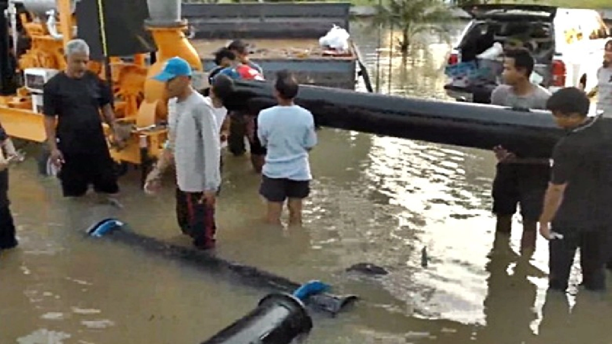 เร่งสูบน้ำออกจากสถานีผลิตน้ำประปากันตัง เร่งสูบน้ำออกจากสถานีผลิตน้ำประปากันตัง