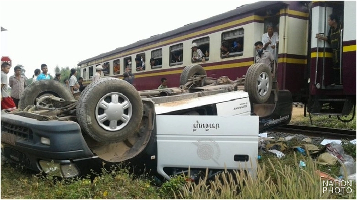 ตร.พฐ.ถูกรถไฟชนยังโคม่า สตช.ส่ง ฮ.รับ ตร.พฐ.ถูกรถไฟชนยังโคม่า สตช.ส่ง ฮ.รับ
