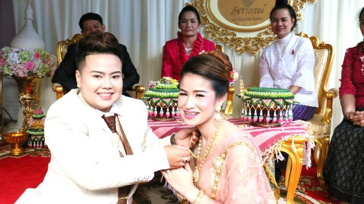 “ทอม”ขนสินสอด-ทรัพย์สินรวมสิบล้านแต่ง“ดี้” “ทอม”ขนสินสอด-ทรัพย์สินรวมสิบล้านแต่ง“ดี้”