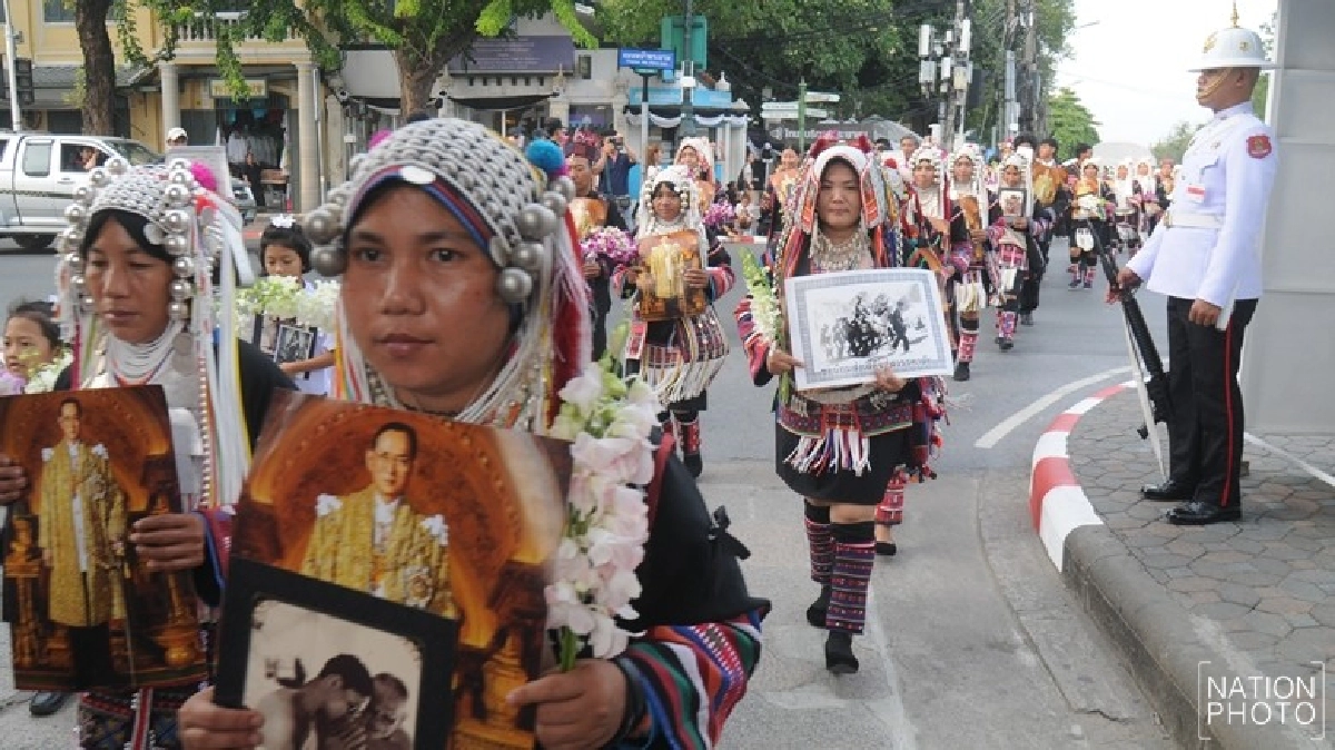 ชาวเขาปีติถวายสักการะพระบรมศพ