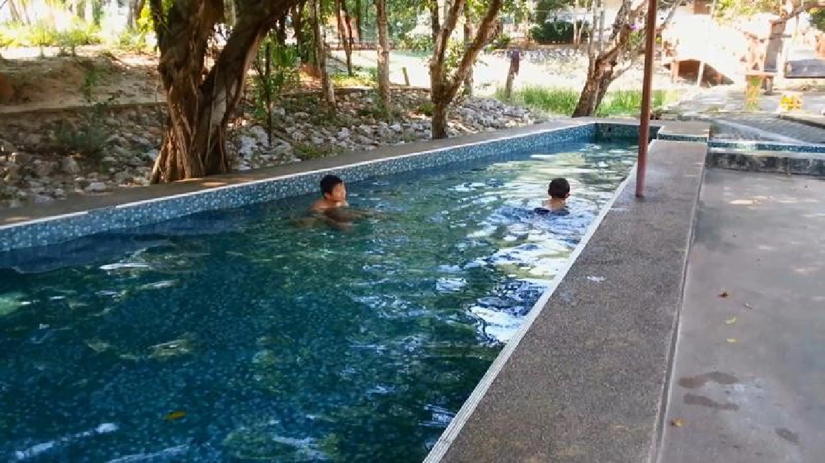 เย็นยะเยือก!!ปชช.-นทท.แช่น้ำพุร้อนคลายหนาว