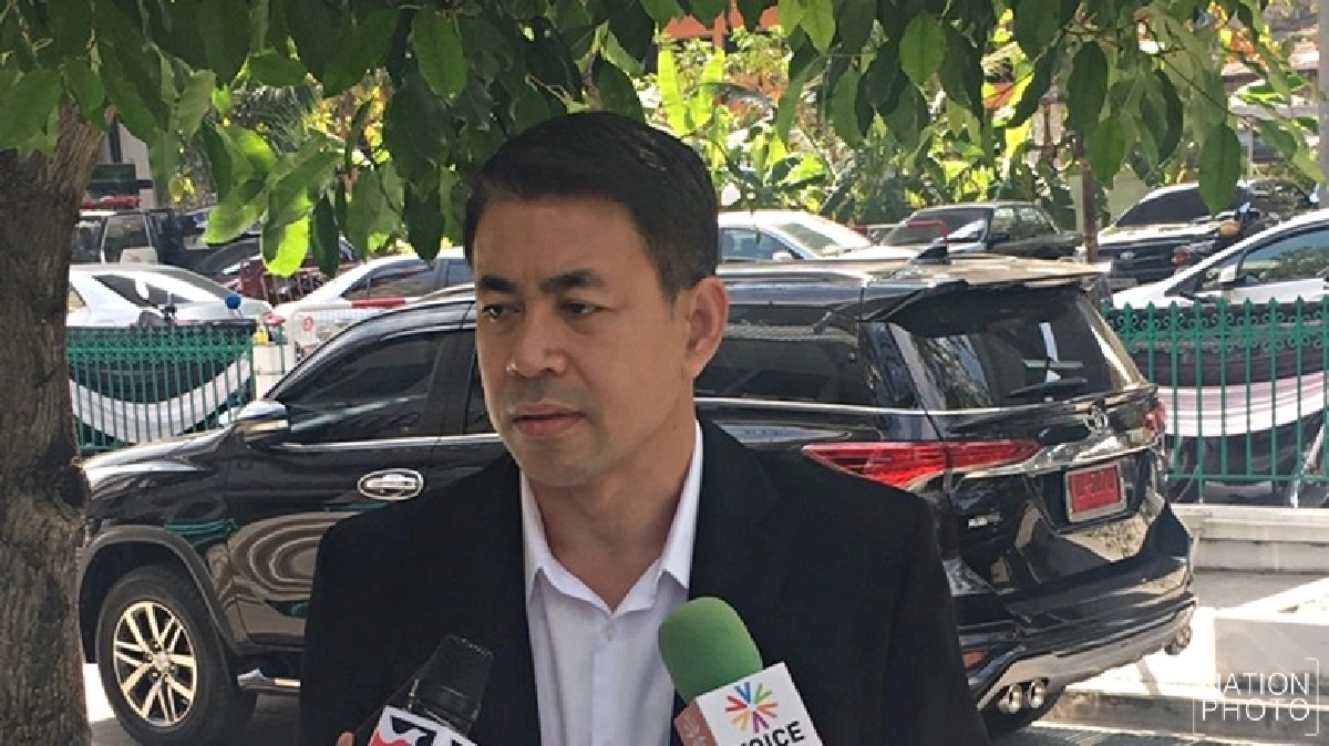 "แม้ว"แจ้งความไทยโพสต์กล่าวหาเบื้องหลังแก๊งล้มเจ้า "แม้ว"แจ้งความไทยโพสต์กล่าวหาเบื้องหลังแก๊งล้มเจ้า