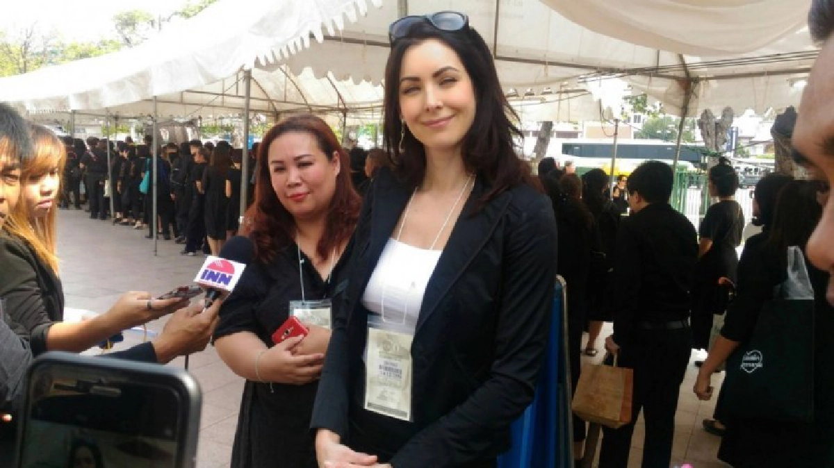 อดีตนางามจักรวาลร่วมจิตอาสาแจกของปชช.