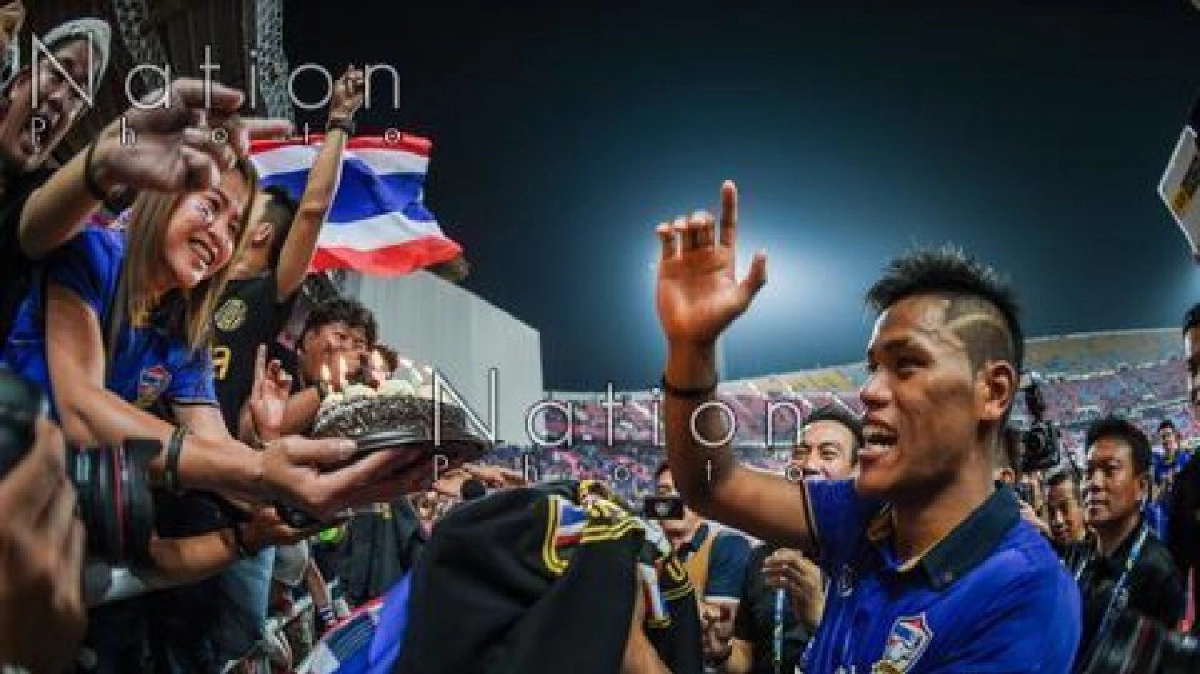 ตั้งราวัลนำจับคนขายตั๋วช้างศึกเกินราคา ตั้งราวัลนำจับคนขายตั๋วช้างศึกเกินราคา