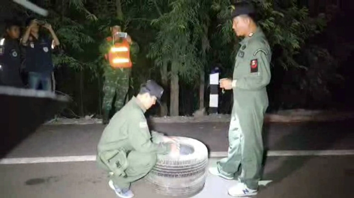 พบระเบิด4ลูกระเบิดแล้ว3ตร.รีบกู้ พบระเบิด4ลูกระเบิดแล้ว3ตร.รีบกู้