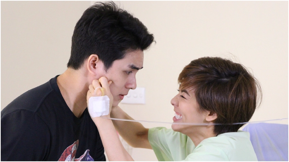 “แน็ค" สบตา "แม็กซีน" เขินหน้าแดง “แน็ค" สบตา "แม็กซีน" เขินหน้าแดง