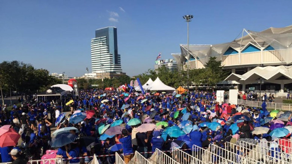 บรรยากาศคึกแฟน "ช้างศึก" รอเชียร์ไทย บรรยากาศคึกแฟน "ช้างศึก" รอเชียร์ไทย