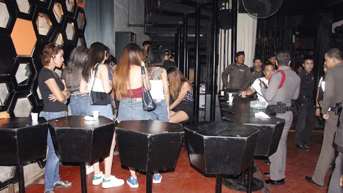 จับ2ผับดังพัทยาพบลอบขายบารากู่-นักเที่ยวฉี่ม่วง
