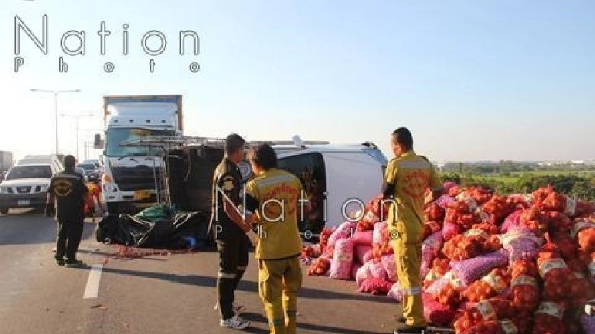 6ล้อชนสยอง! เสยท้ายปิกอัพบนด่วนบูรพาวิถี