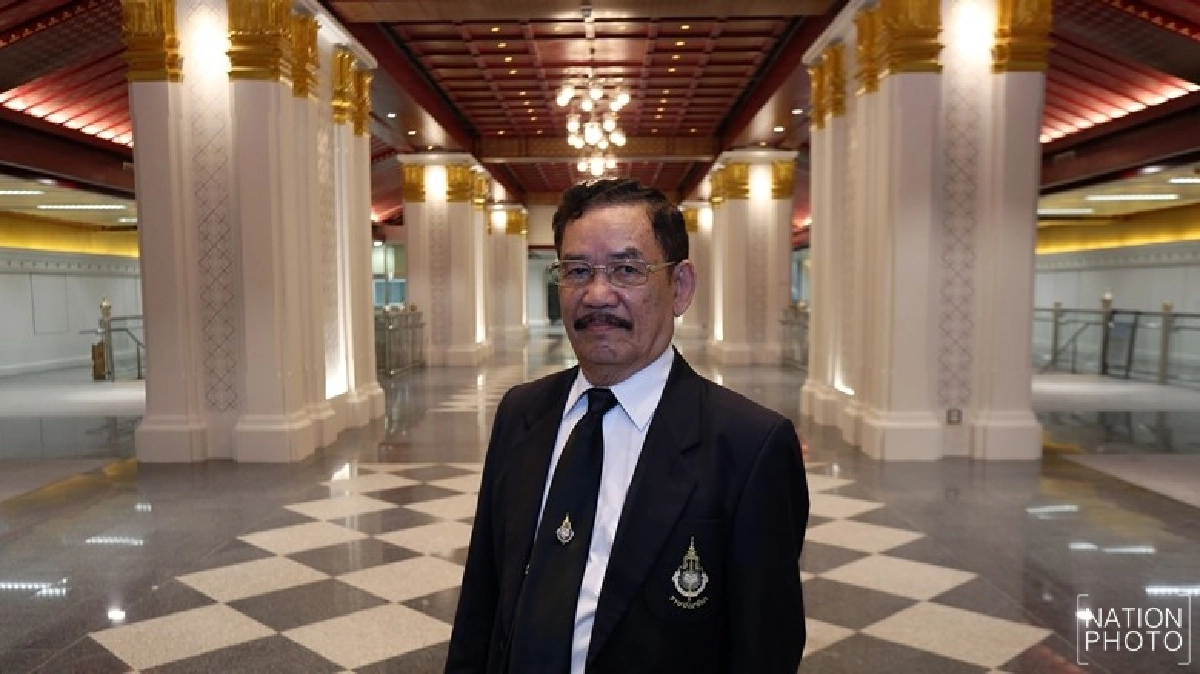 ไม่ต้องรอให้ใครชม ไม่ต้องรอให้ใครชม