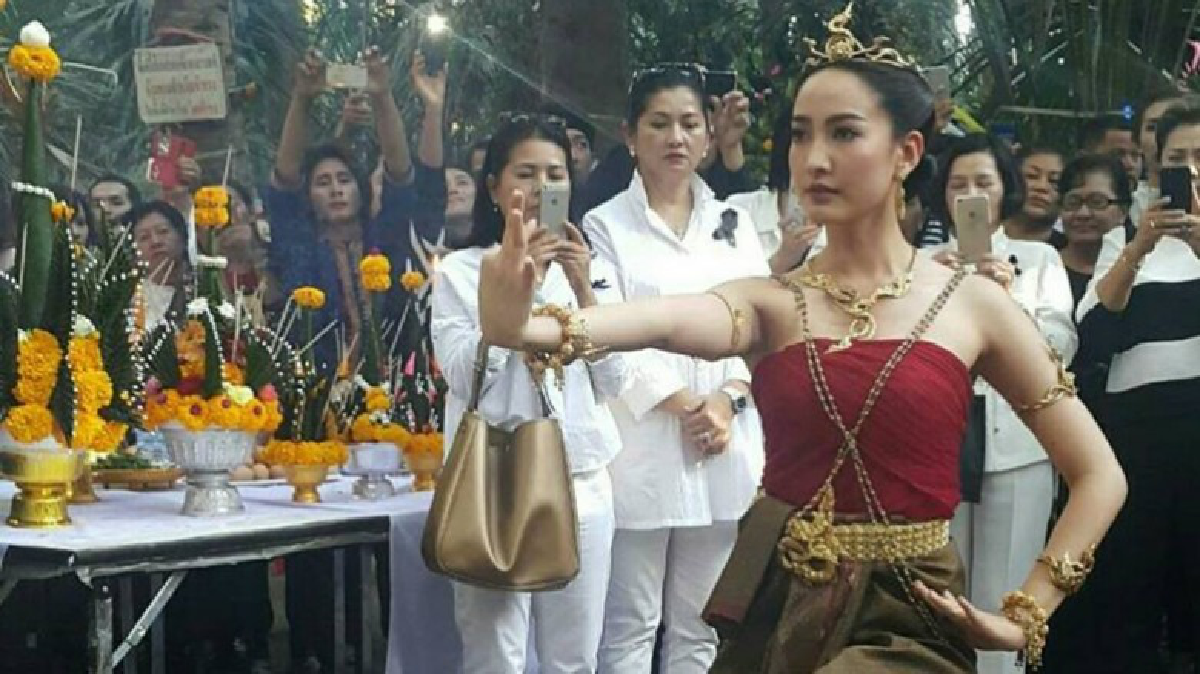 อลัง!‘แต้ว’รำถวายเจ้าปู่ศรีสุทโธที่คำชะโนด(ชมคลิป) อลัง!‘แต้ว’รำถวายเจ้าปู่ศรีสุทโธที่คำชะโนด(ชมคลิป)