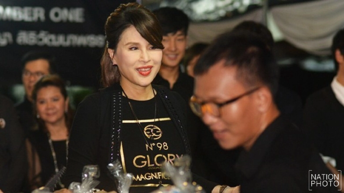 ปลื้มใจ ทูลกระหม่อมหญิงฯ พระราชทานอาหารพสกนิกรอย่างใกล้ชิด ปลื้มใจ ทูลกระหม่อมหญิงฯ พระราชทานอาหารพสกนิกรอย่างใกล้ชิด