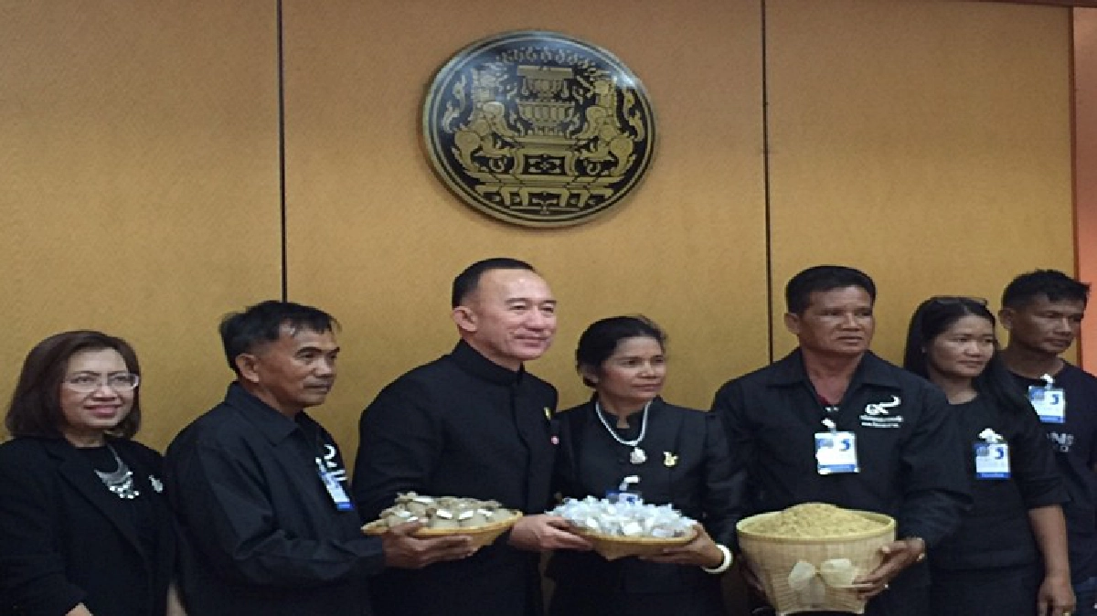 เร่งจัดทำ “ข้าวพอเพียง” มอบ “ปชช.” เคารพพระบรมศพครบ 100 วัน