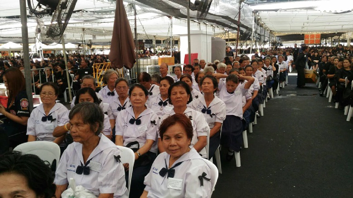 ปชช.ยังคงเดินทางเข้าถวายสักการะพระบรมศพร.9 เนื่องแน่น