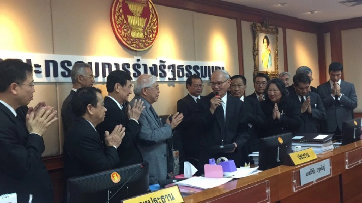 “มีชัย”อวยพรปีใหม่กรธ.ให้มีสติปัญญาคิดของใหม่เขียนกม.ลูก