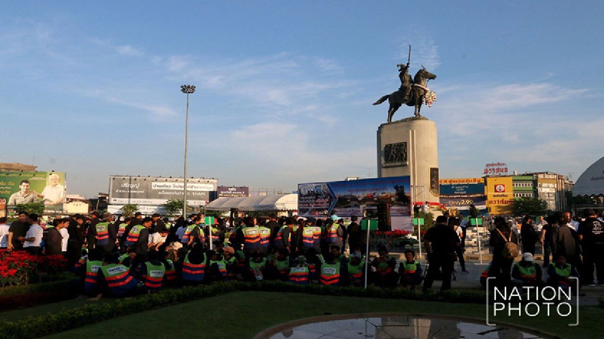 Big cleaning ลานวงเวียนใหญ่