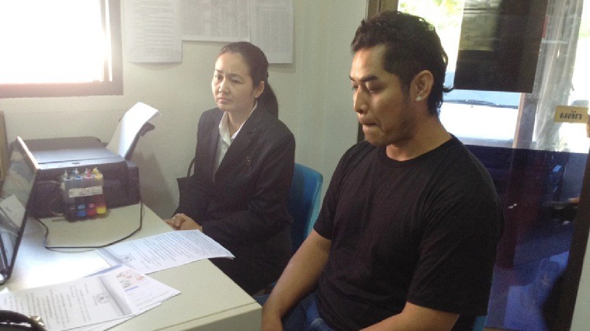 หนุ่มลำปางขายพลุแฟลร์ให้กลุ่มอัลตร้าฯเข้ามอบตัว หนุ่มลำปางขายพลุแฟลร์ให้กลุ่มอัลตร้าฯเข้ามอบตัว