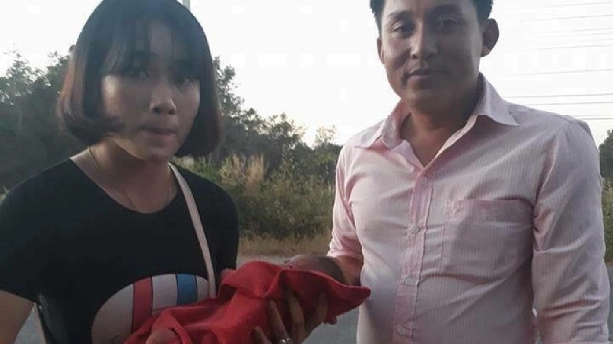 สองผัวเมียชาวสะหวันนะเขต พบเด็กทารกถูกทิ้ง-เลยนำไปเลี้ยง สองผัวเมียชาวสะหวันนะเขต พบเด็กทารกถูกทิ้ง-เลยนำไปเลี้ยง