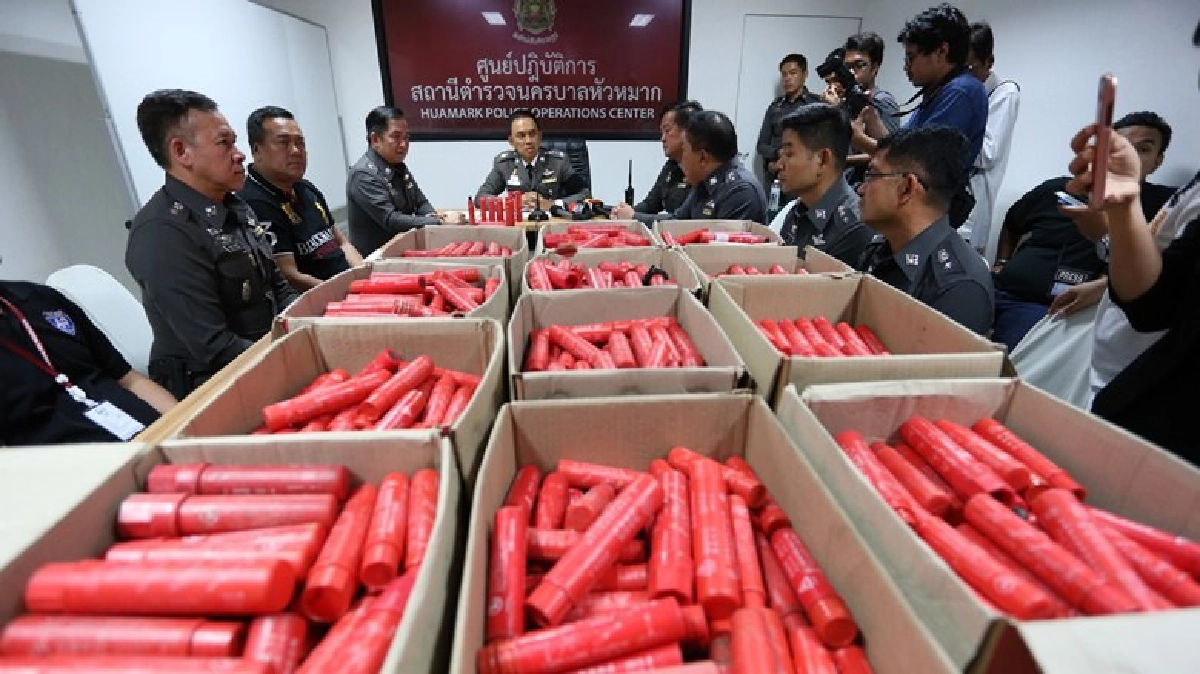 ตร.ระบุหนุ่มขายพลุแฟร์มอบตัวที่ลำปางได้ ตร.ระบุหนุ่มขายพลุแฟร์มอบตัวที่ลำปางได้