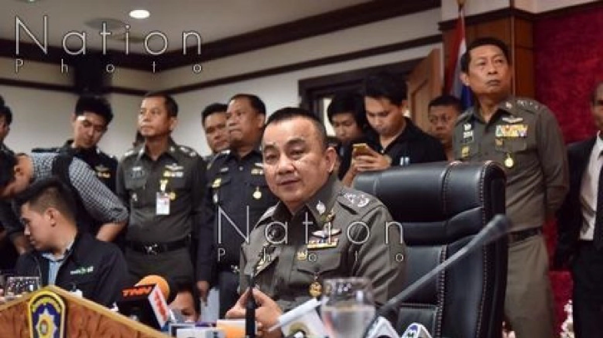 สั่งเสริม ตร.4กองร้อยรวมพล สภ. คลองหลวง กดดันธรรมกาย สั่งเสริม ตร.4กองร้อยรวมพล สภ. คลองหลวง กดดันธรรมกาย