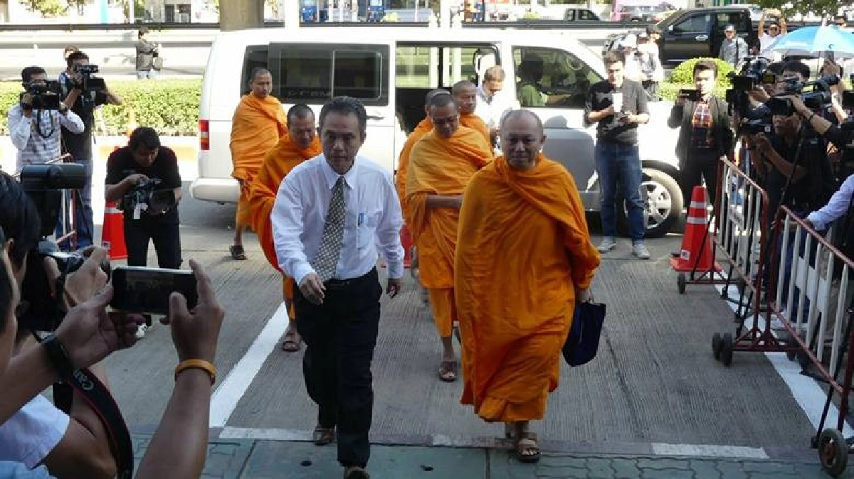 “รรท.เจ้าอาวาสวัดพระธรรมกาย”เข้ารับทราบข้อกล่าวหา “รรท.เจ้าอาวาสวัดพระธรรมกาย”เข้ารับทราบข้อกล่าวหา