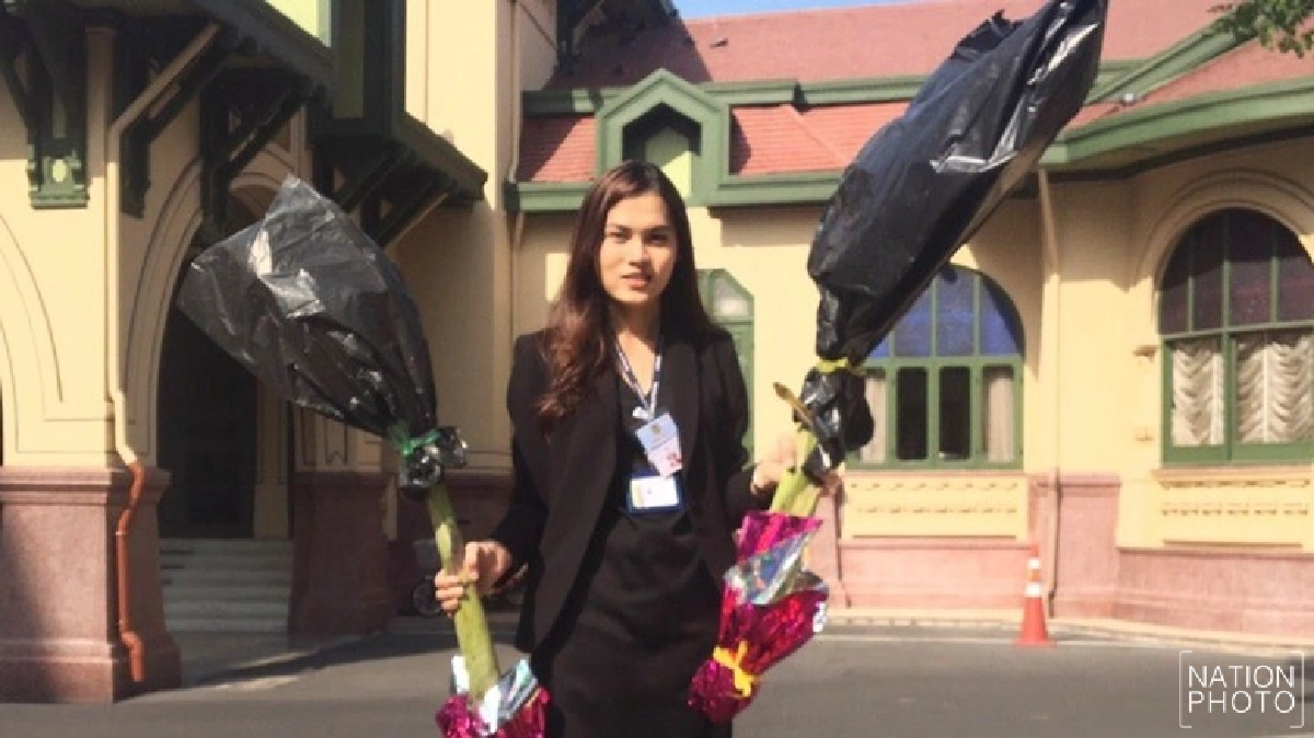 "บิ๊กตู่" มอบ "หน่อกล้วยน้ำว้ายักษ์" ให้ ครม.