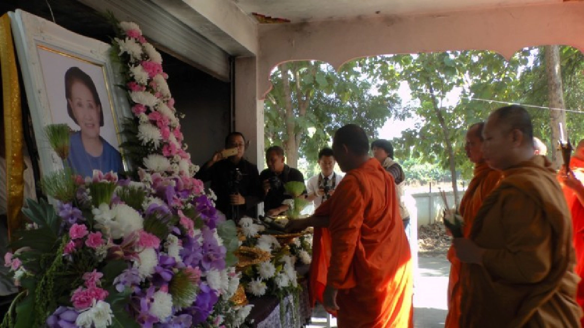 ญาติฌาปนกิจศพ”แม่มารศรี”แบบล้านนา
