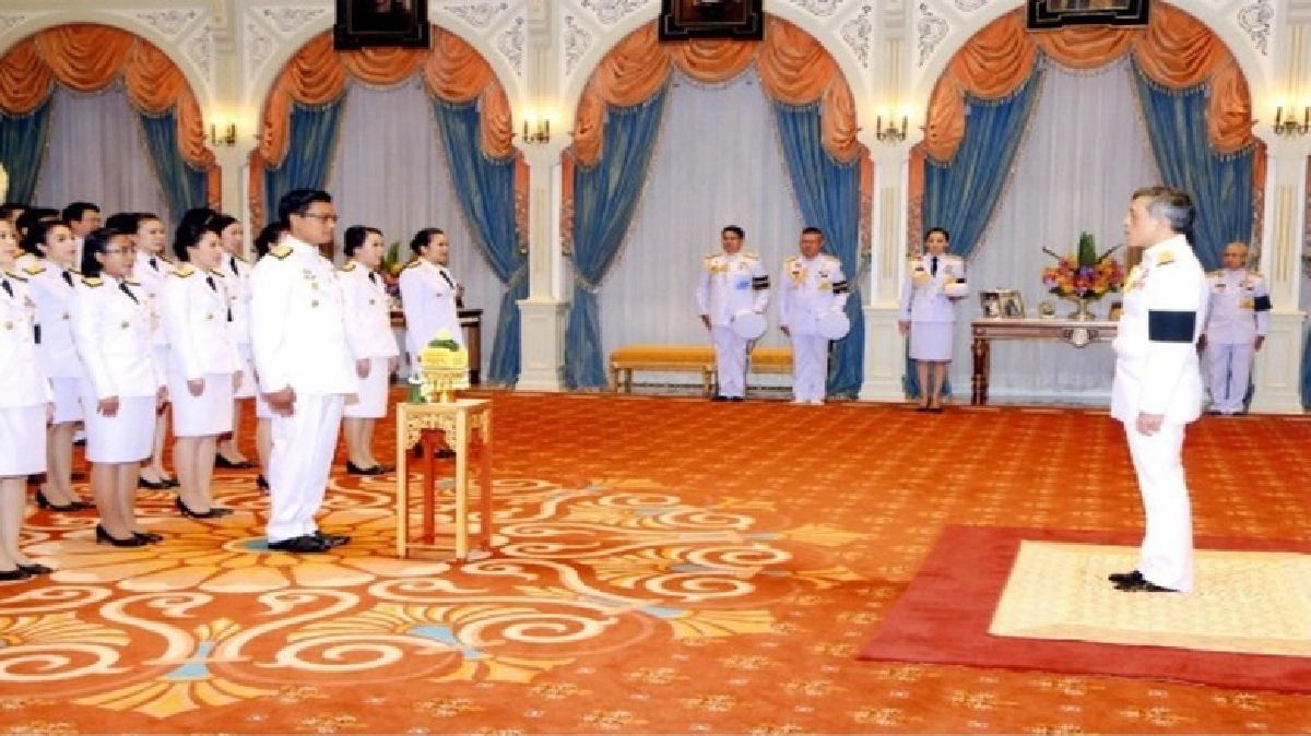 สมเด็จพระเจ้าอยู่หัวทรงมีพระราชดำรัสแก่คณะบุคคลที่เข้าเฝ้าฯ สมเด็จพระเจ้าอยู่หัวทรงมีพระราชดำรัสแก่คณะบุคคลที่เข้าเฝ้าฯ