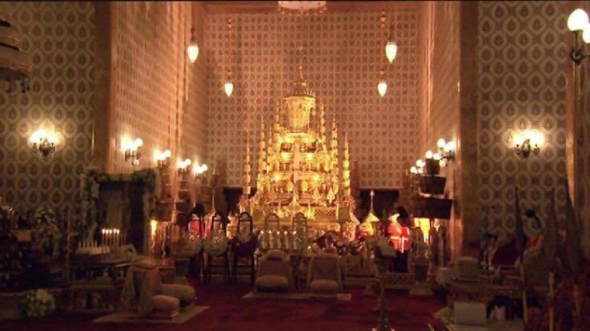 ประชาชนสักการะพระบรมศพ-ขอพรปีใหม่ ประชาชนสักการะพระบรมศพ-ขอพรปีใหม่