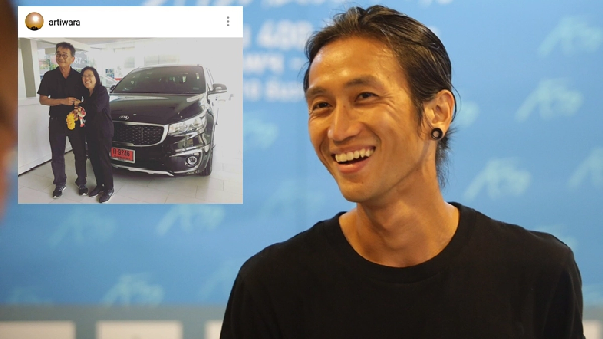คอหวยซูฮก ‘ตูน บอดี้สแลม' ให้เลขเด็ดรถป้ายแดงพ่อแม่ คอหวยซูฮก ‘ตูน บอดี้สแลม' ให้เลขเด็ดรถป้ายแดงพ่อแม่