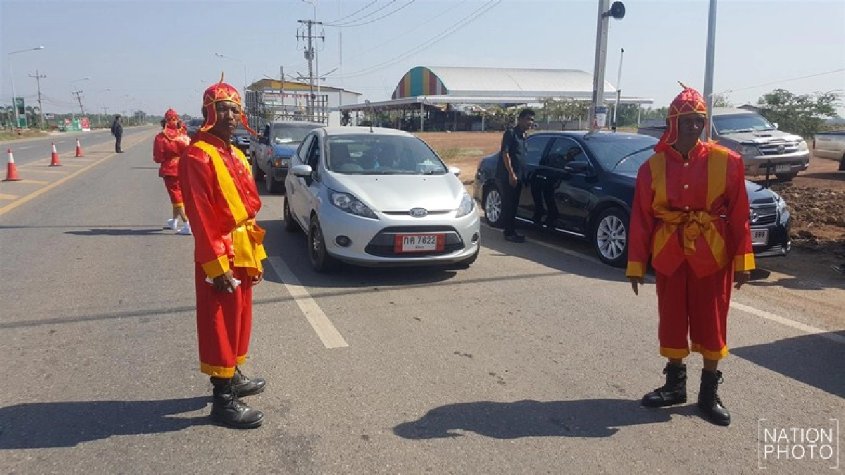 เก๋! แต่งชุดทหารโบราณบริการประชาชน เก๋! แต่งชุดทหารโบราณบริการประชาชน