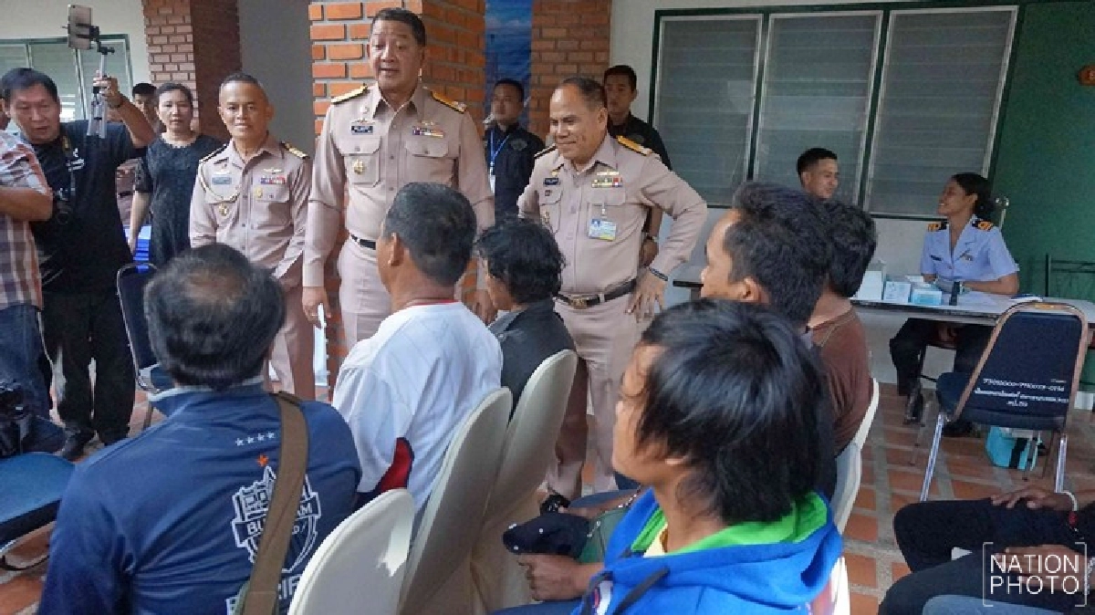 ทร.ภาค 3 ช่วยลูกเรือประมงถูกนายจ้างลอยแพ ทร.ภาค 3 ช่วยลูกเรือประมงถูกนายจ้างลอยแพ