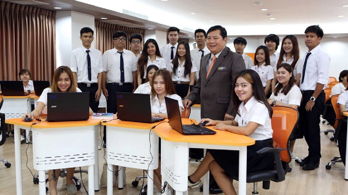 มทร.ธัญบุรีสานต่อปณิธานร.9  ปั้นบัณฑิตเป็นที่พึ่งของชาติ